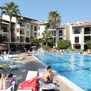Club Turquoise Apart